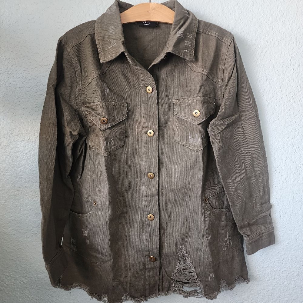 Vici NWOT distressed jacket (shacket) side pockets button front